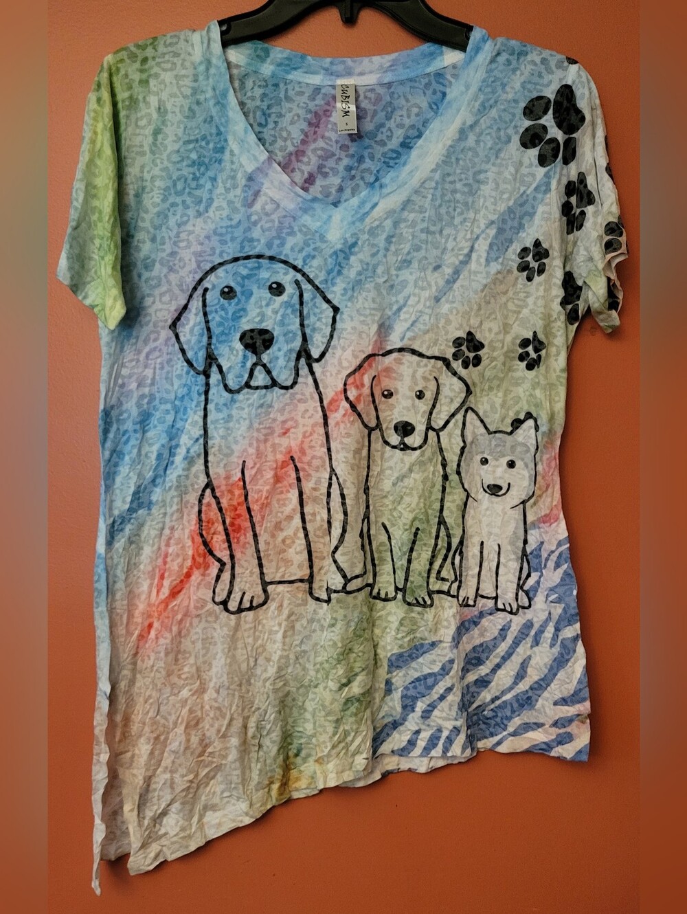 CUBISM Tie-Dye Dog Trio V-Neck Tee